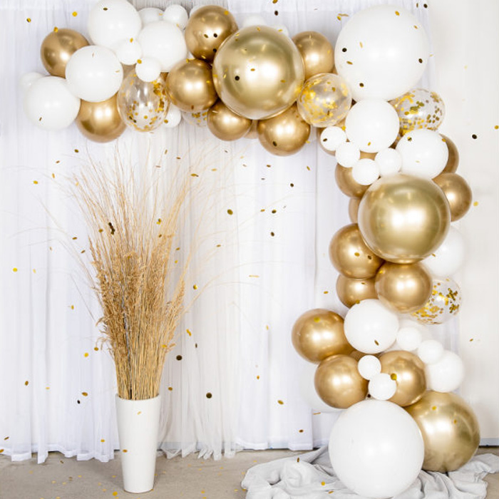 Hvid og Guld Ballonbue med Balloner og Konfetti - 80 Dele
