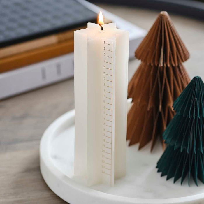 Stjerneformet Julekalenderlys i Hvid med Guldtryk
