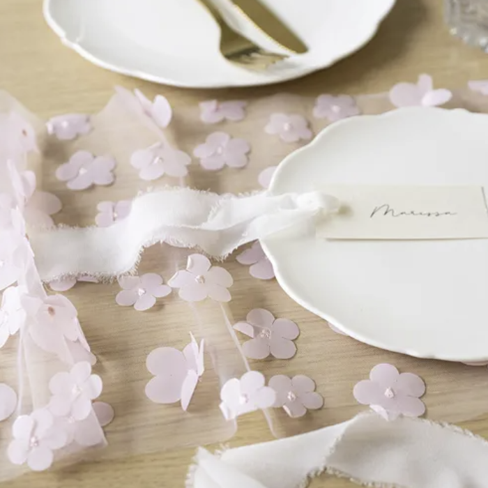 Bordløber med Lyserøde Blomster - Perfekt til Fest!