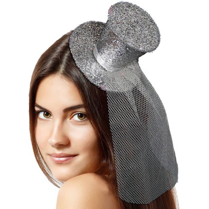 Sølv Mini Glitter Hat med Slør - Perfekt til Fest!