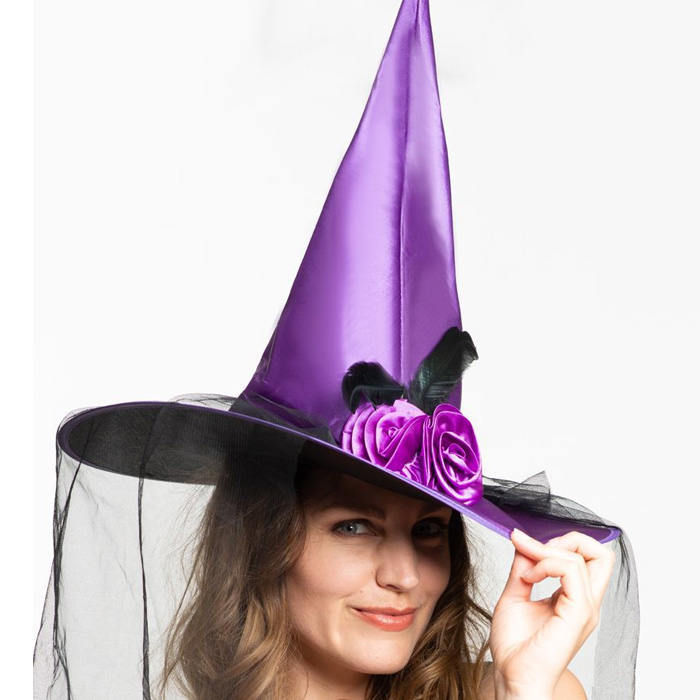 Lilla Heksehat med Slør og Blomster til Halloween Magi